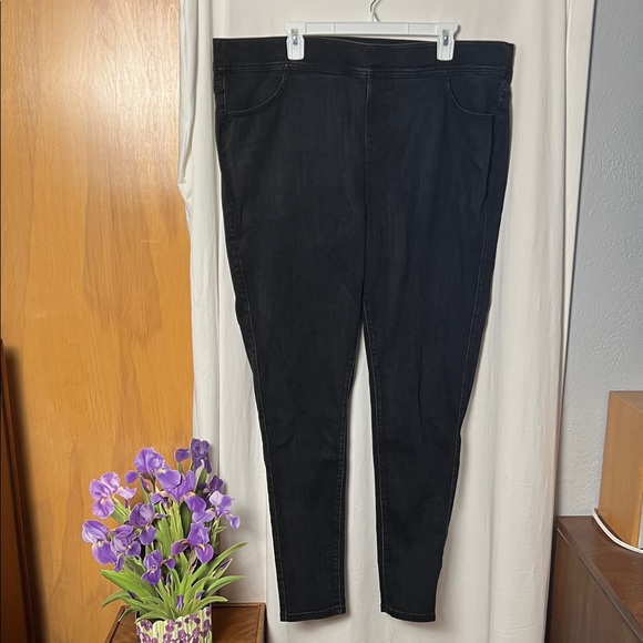 Torrid Black Pull On Super Soft Lean Jean Size 3T - Picture 1 of 8